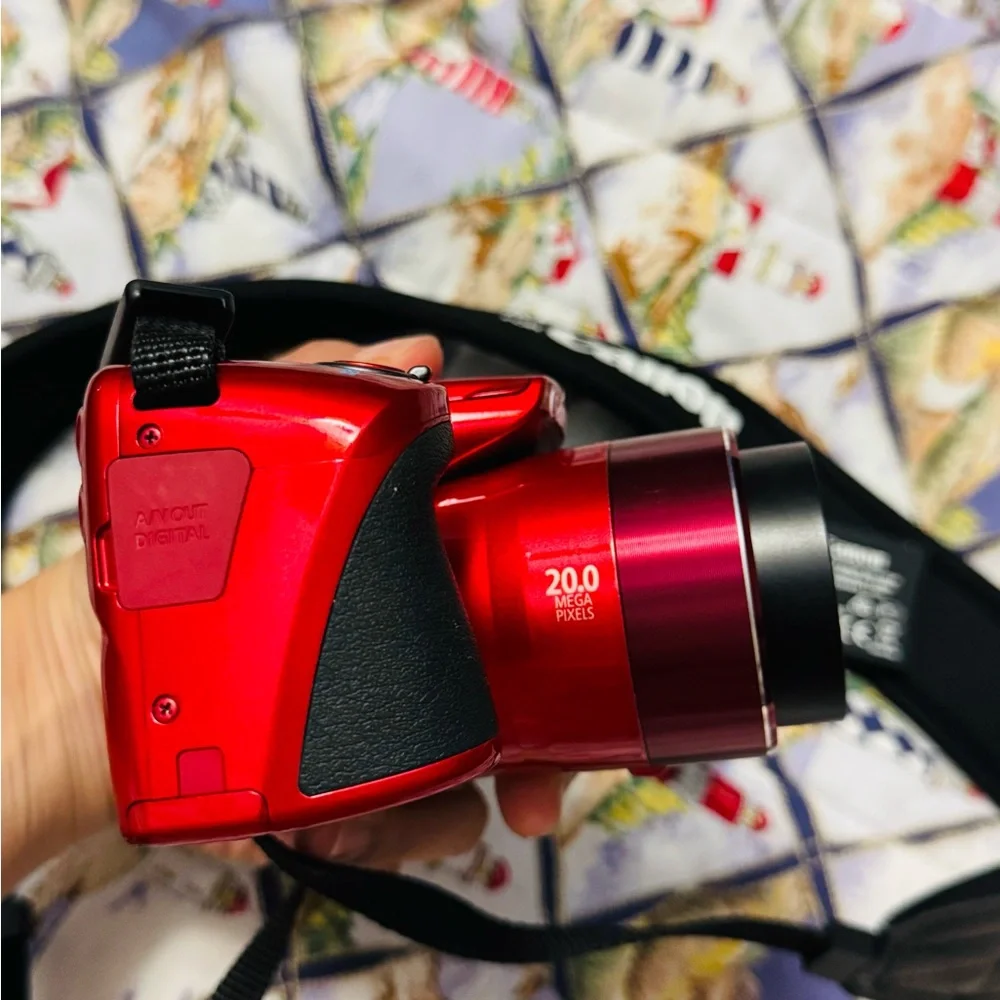 Canon PowerShot SX420 IS in Bold Red